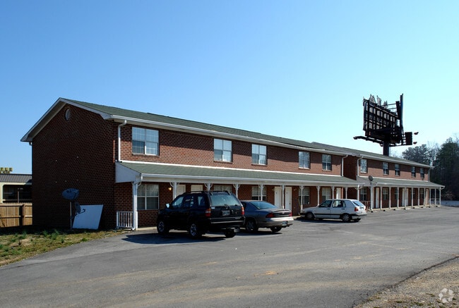 Primary Photo - 201 NW James Asbury Dr