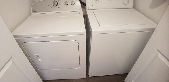 Building Photo - Stunning All Upgraded 2/2 Condo x Rent @ Winter Park Village next to Full Sail !