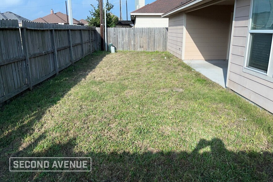 Building Photo - 7607 Aquamarine Dr