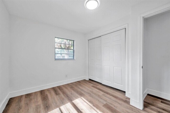 Building Photo - 304 W Idlewild Ave