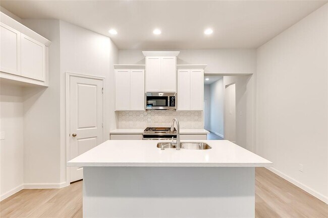 Building Photo - 232 Blackborrow Dr