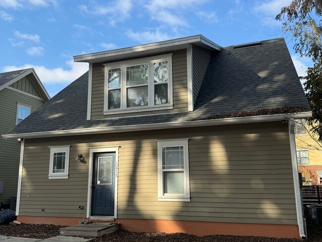 Building Photo - 5x5 in Carvers Corner ! NOW LEASING FOR FALL 2026