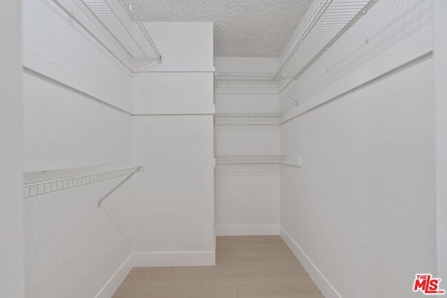 Building Photo - 22563 Tiara St