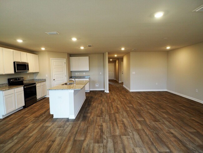 Building Photo - 4 bedroom home in Foley