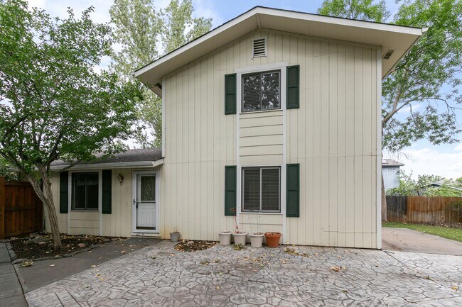 Building Photo - 3406 Avon Ct