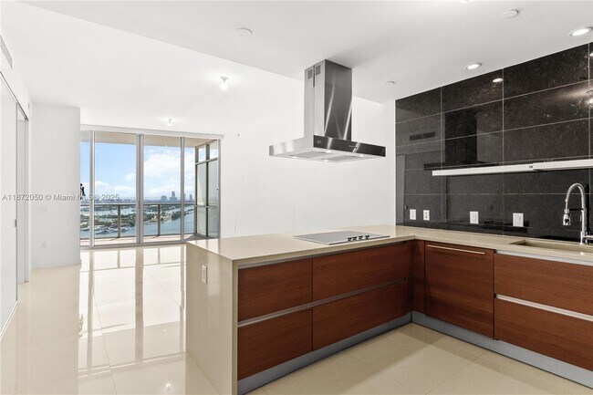 Building Photo - 1100 Biscayne Blvd