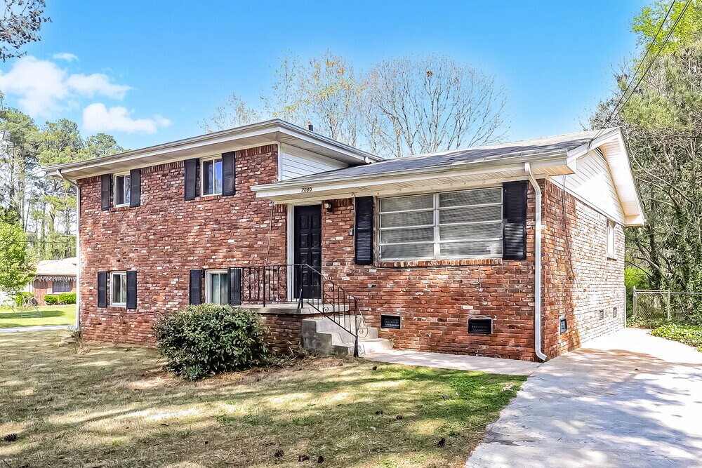 Building Photo - 7080 Doncaster Rd