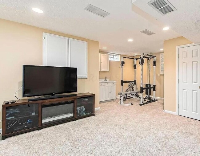 Building Photo - 5772 Clearfield Ln