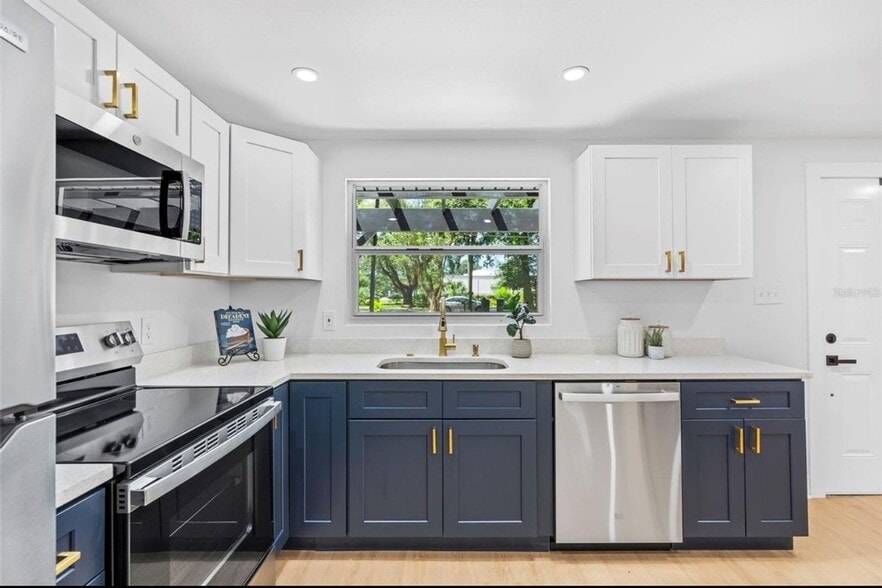 Building Photo - 1517 E Giddens Ave