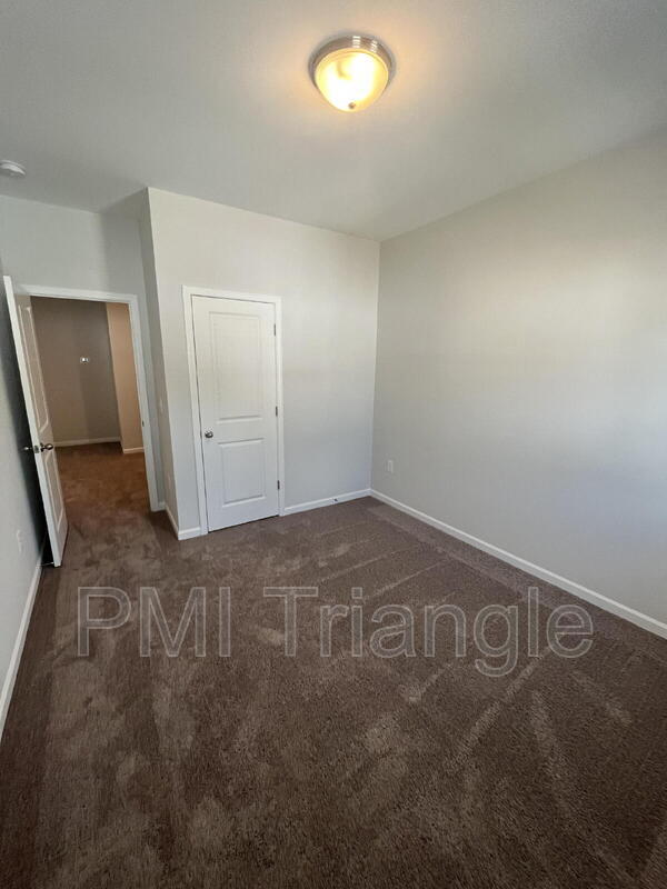 Building Photo - 802 Oak Center Dr