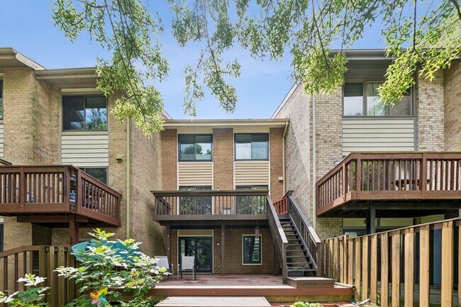 Building Photo - This is Reston living at its finest!