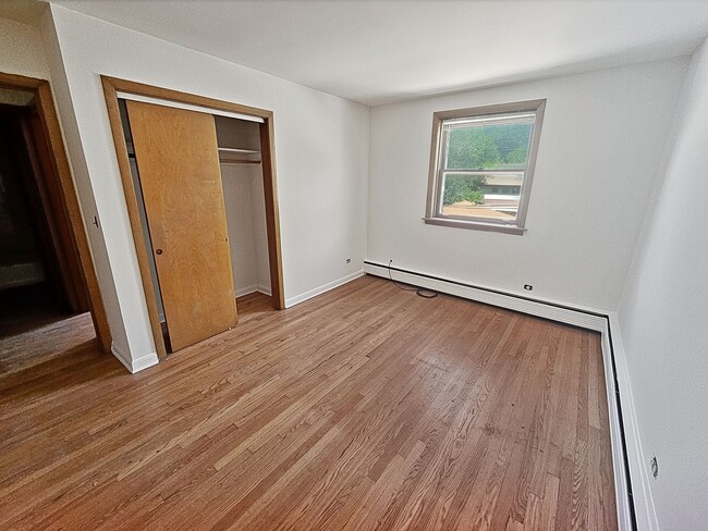 Building Photo - Mid-Century Modern 1-Bed + Den with Exposed Brick