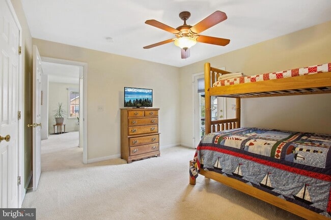 Building Photo - 6117 Riverview Dr