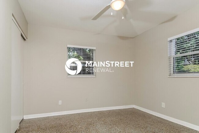 Building Photo - 3 Bedroom Pet-Friendly Home in Tampa, FL with Main Street Renewal
