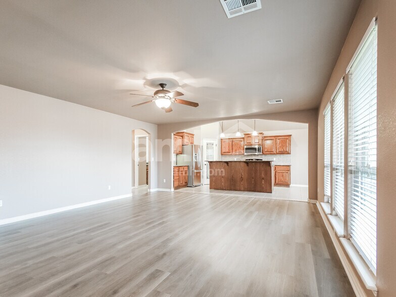 Building Photo - 1628 East Edgewater St S