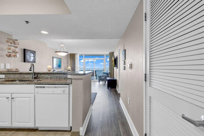 Building Photo - 2506 N Ocean Blvd
