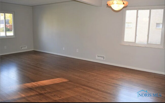 Building Photo - 4033 Hillandale Rd