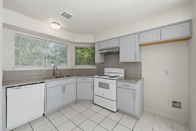 Building Photo - 13723 Smokey Trail Dr