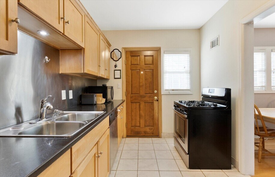 Building Photo - 5017 1/2 California St