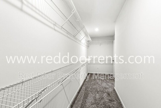 Building Photo - 6903 Oakdale Ln