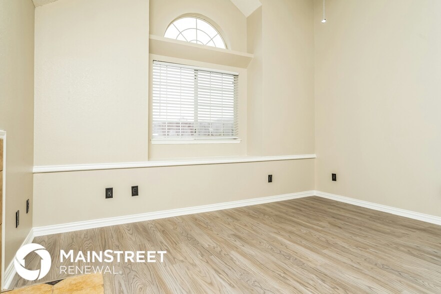 Building Photo - 6821 Driffield Cir W