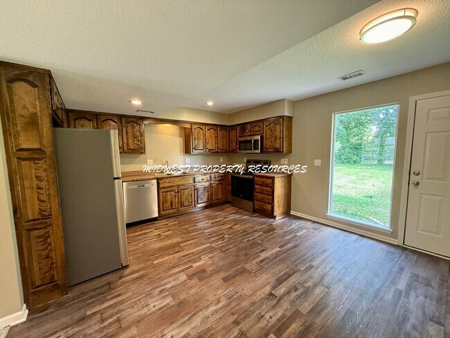 Building Photo - 2 Story Freshly Updated Duplex in Raytown