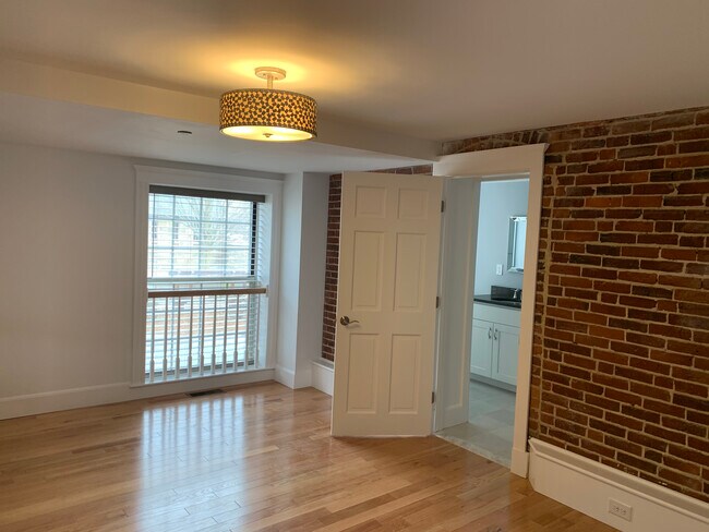 Building Photo - 52 Sanborn St