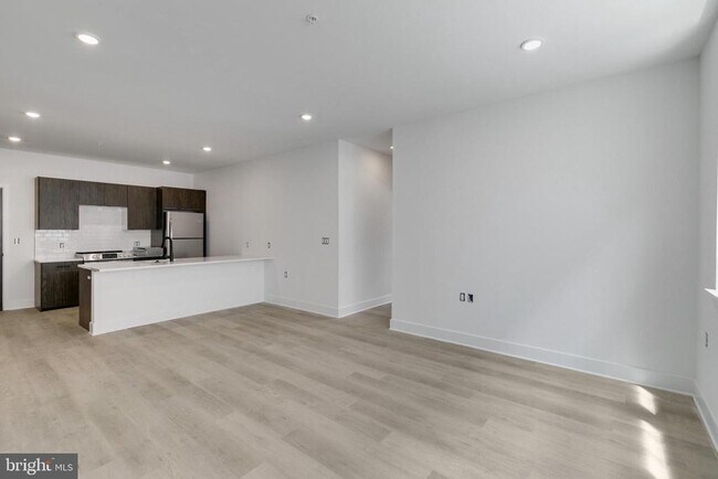 Building Photo - 3045 Richmond St