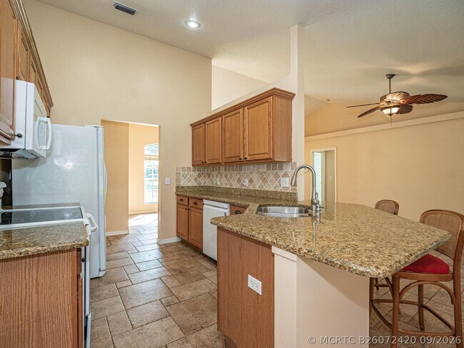 Building Photo - 141 39th Dr