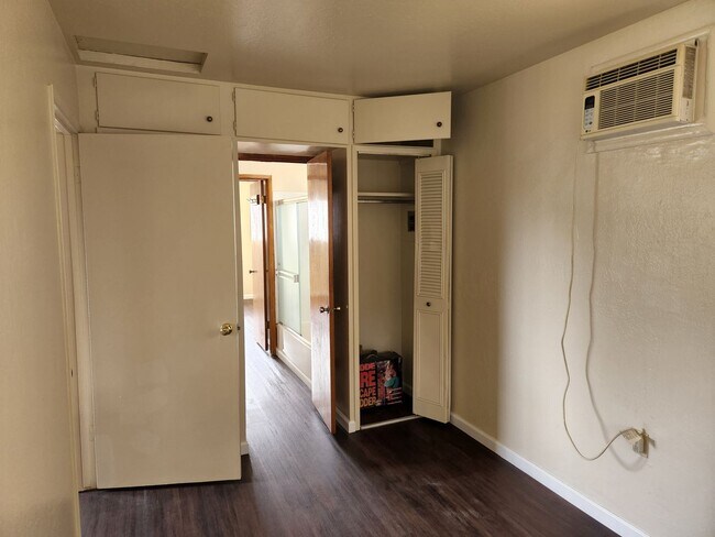 Building Photo - Racetrack 2