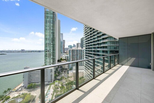 Building Photo - 650 NE 32nd St