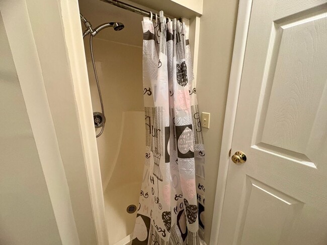 Building Photo - 220 Hill St