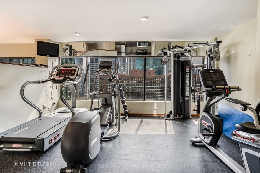 Building Photo - 230 E Ontario St