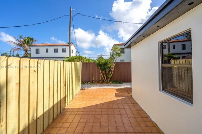 Building Photo - 130 SW 31st Ct