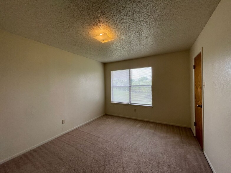 Building Photo - 3705 Charolais Dr
