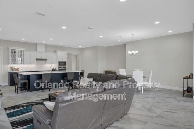 Building Photo - 15155 Mayberry Dr