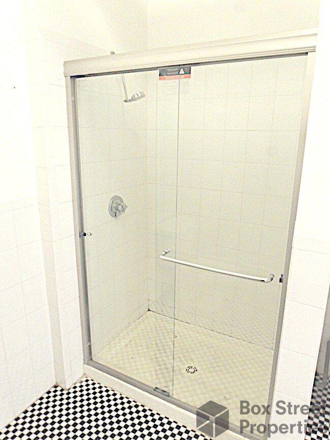 Building Photo - 449 Troutman St