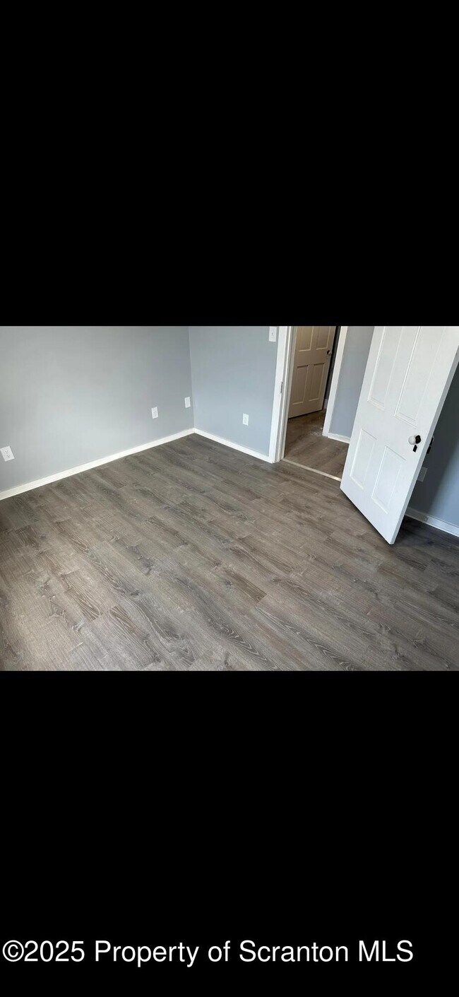 Building Photo - 618 Gibbons St