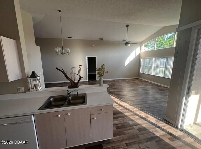 Building Photo - 1688 Arash Cir