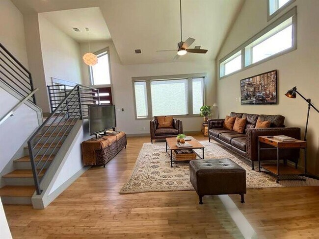 Building Photo - 8500 Bowling Green Dr