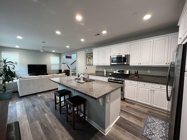 Building Photo - 1065 Sea Glass Wy