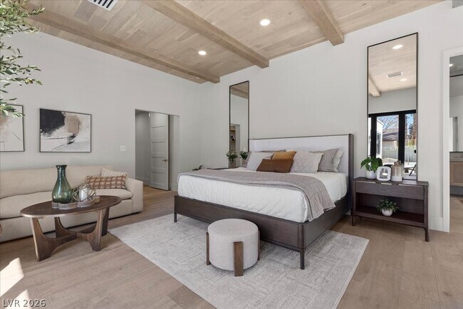 Building Photo - 2401 Driftwood Dr