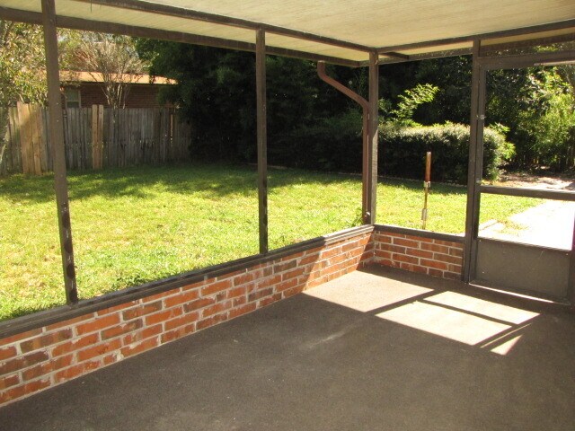 Building Photo - 3/2 in the Heart of Orange Park