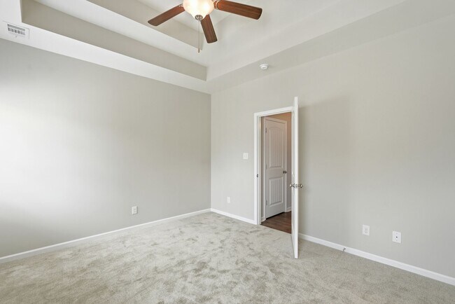 Building Photo - 401 Olde Ivey Square