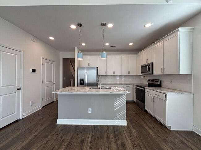 Building Photo - 608 Ravensridge Ln