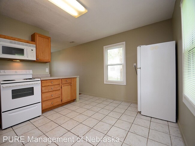 Building Photo - 2 br, 1.5 bath House - 1410 Lindwood Dr