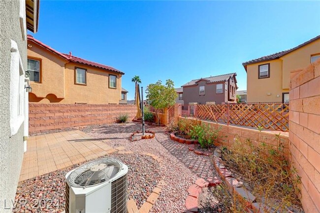 Building Photo - CHARMING 3BED 2.5BATH HOME IN GATED COMMUN...