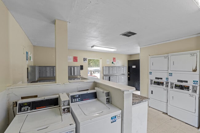 Laundry Facility - Creekside Apartments