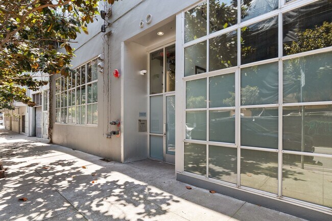Building Photo - Spacious 2br loft with in-unit laundry and...