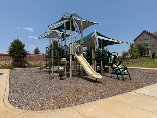 Building Photo - 620 Courtyard Ln